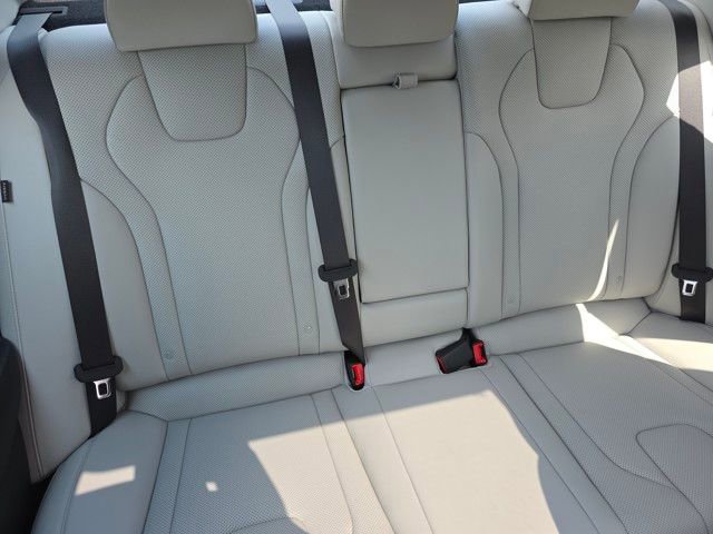 Certified 2025 Hyundai Elantra Limited image 26