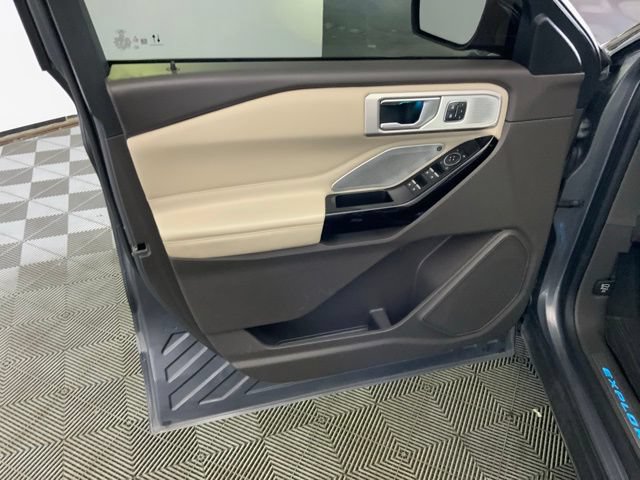 Used 2021 Ford Explorer Platinum w/ Equipment Group 601A AWD/4WD image 24