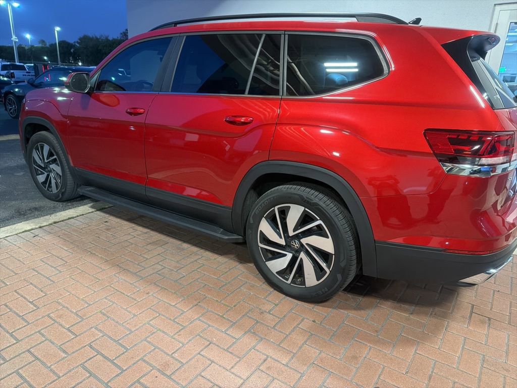 Used 2024 Volkswagen Atlas SE w/ Panoramic Sunroof Package image 2
