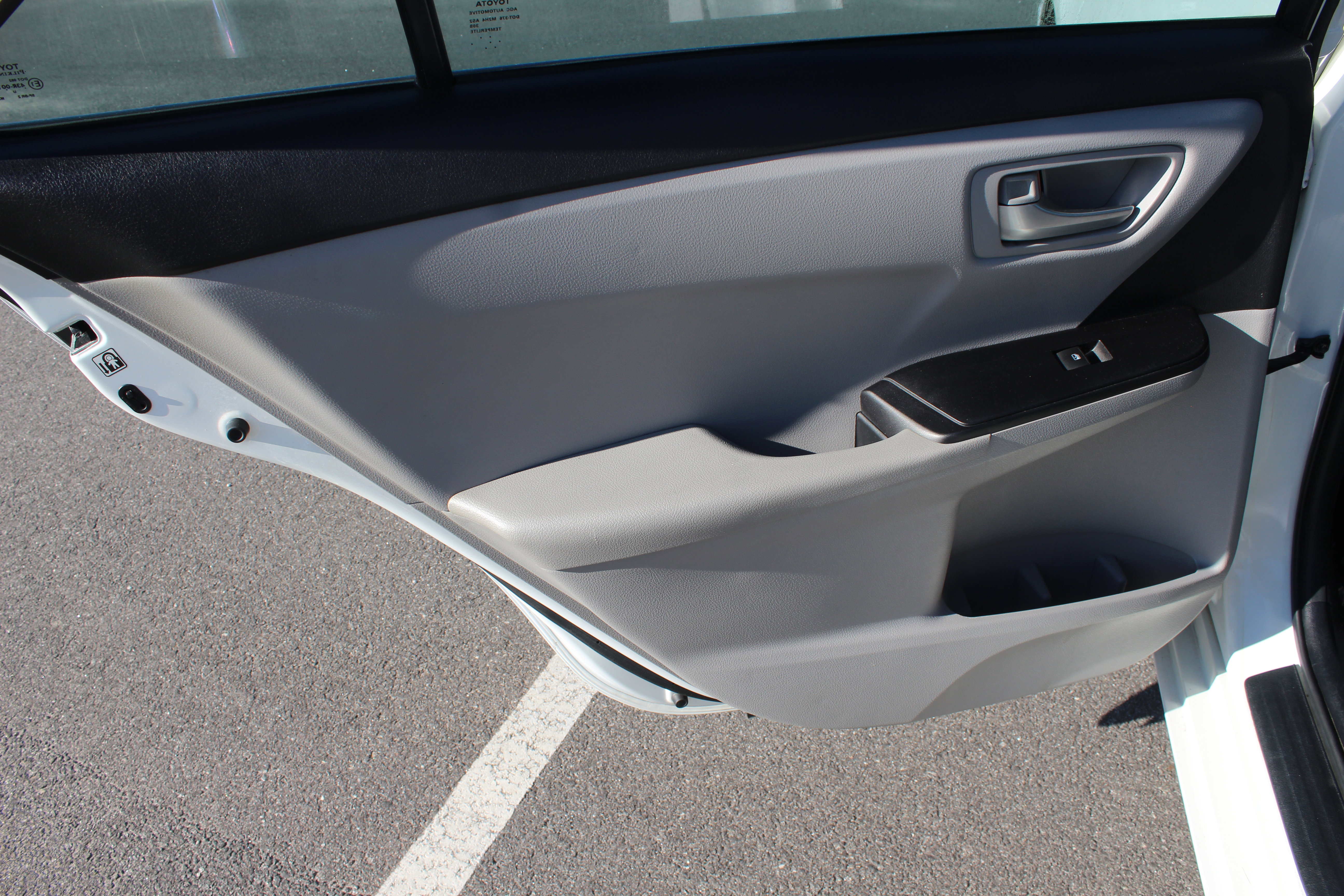 Used 2017 Toyota Camry SE w/ Moonroof Package image 43