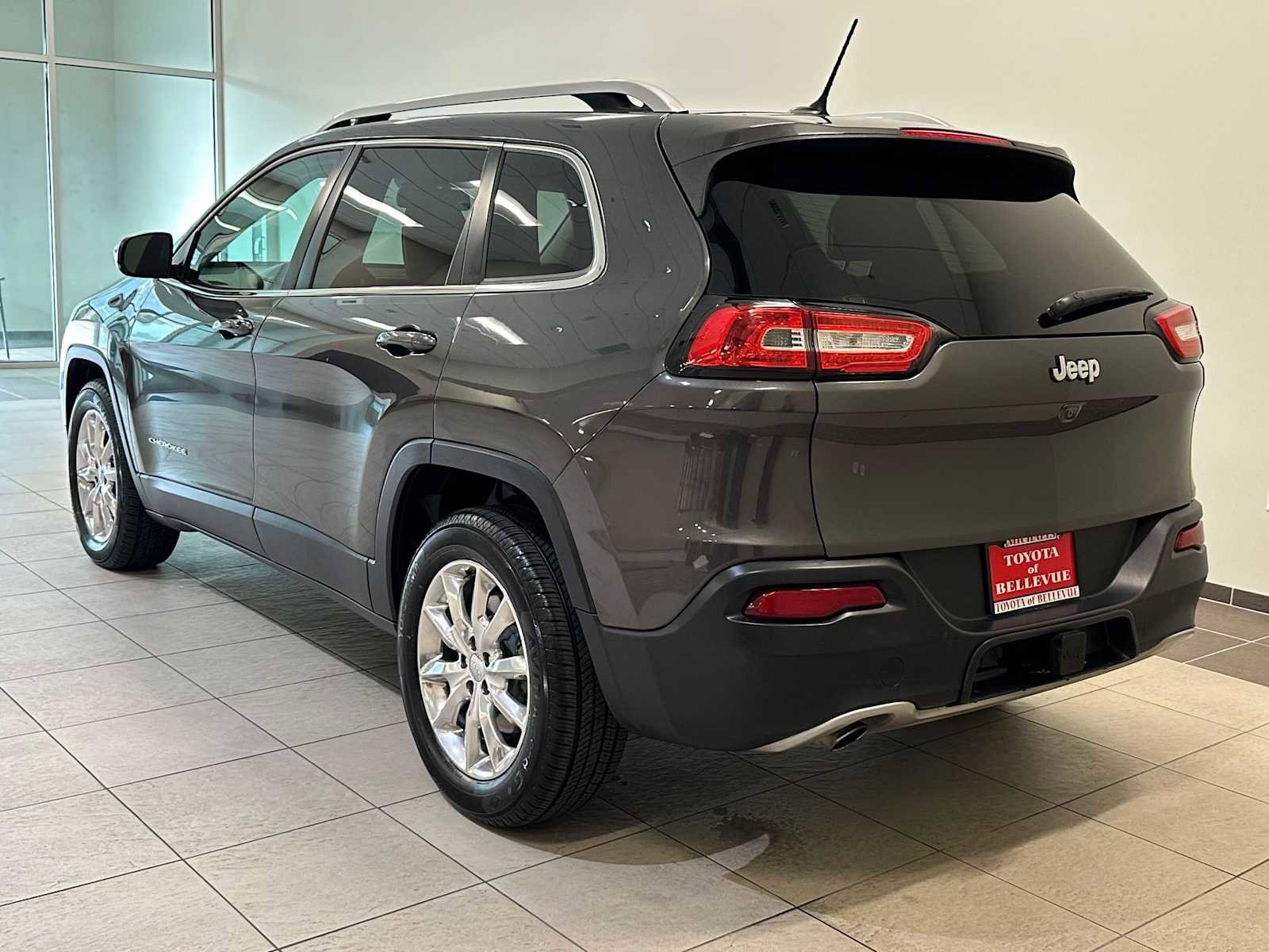 Used 2015 Jeep Cherokee Limited w/ Luxury Group image 4