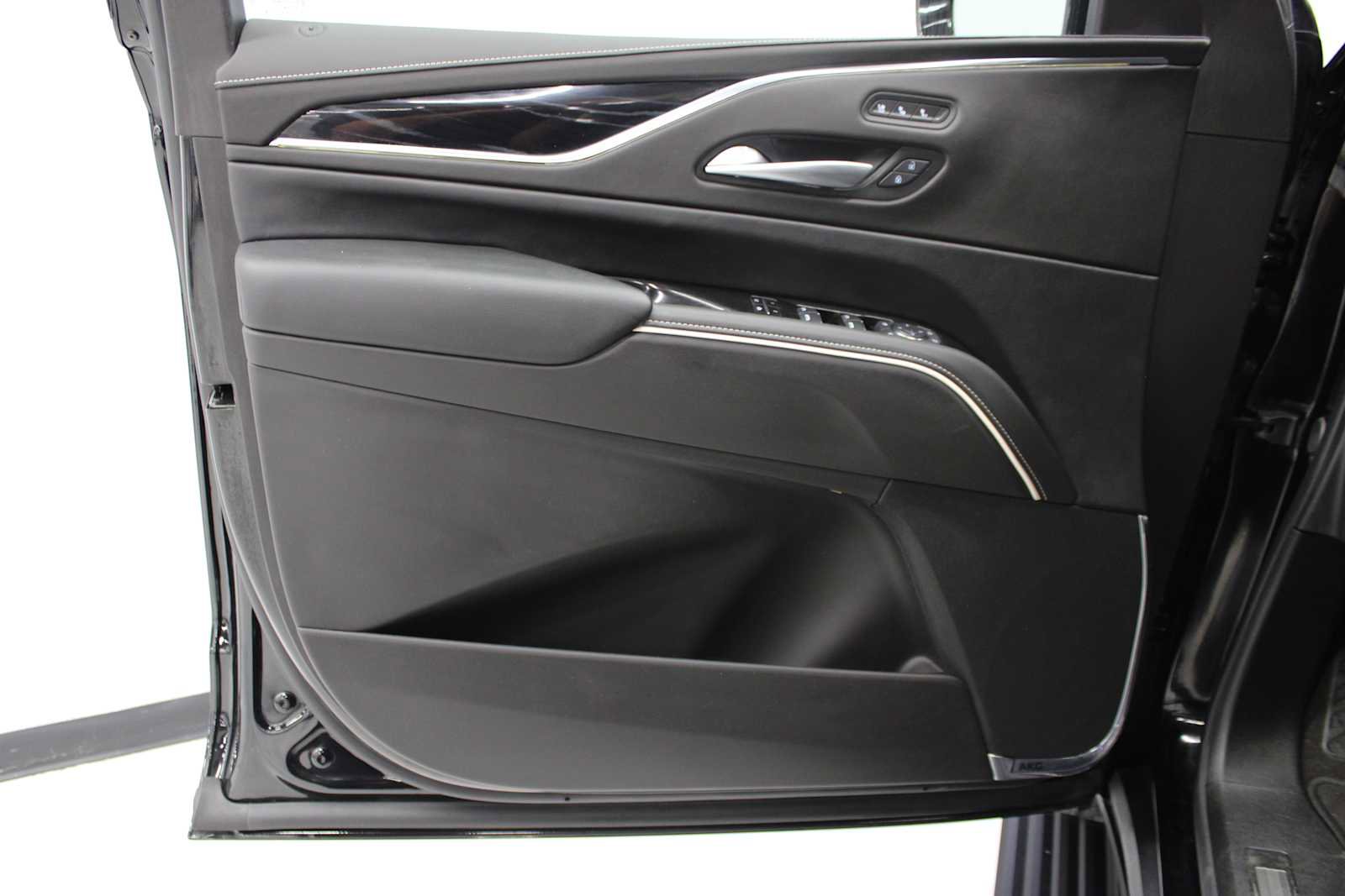 Certified 2024 Cadillac Escalade Sport w/ LPO, ONYX Package image 17