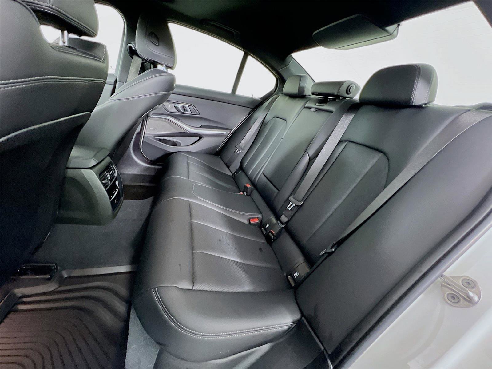 Used 2024 BMW 330i xDrive Sedan w/ Premium Package image 24