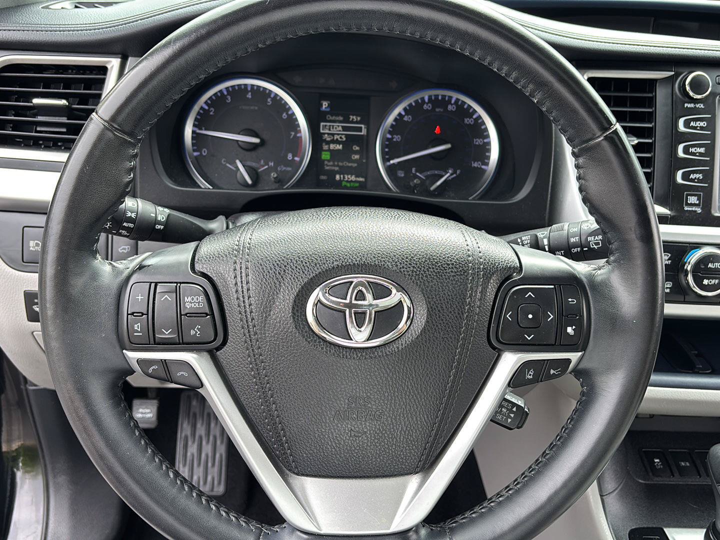 Used 2018 Toyota Highlander Limited AWD/4WD image 25