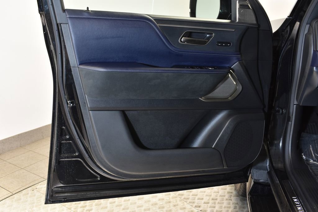 Used 2026 INFINITI QX80 4WD w/ Sport Exterior Package image 9