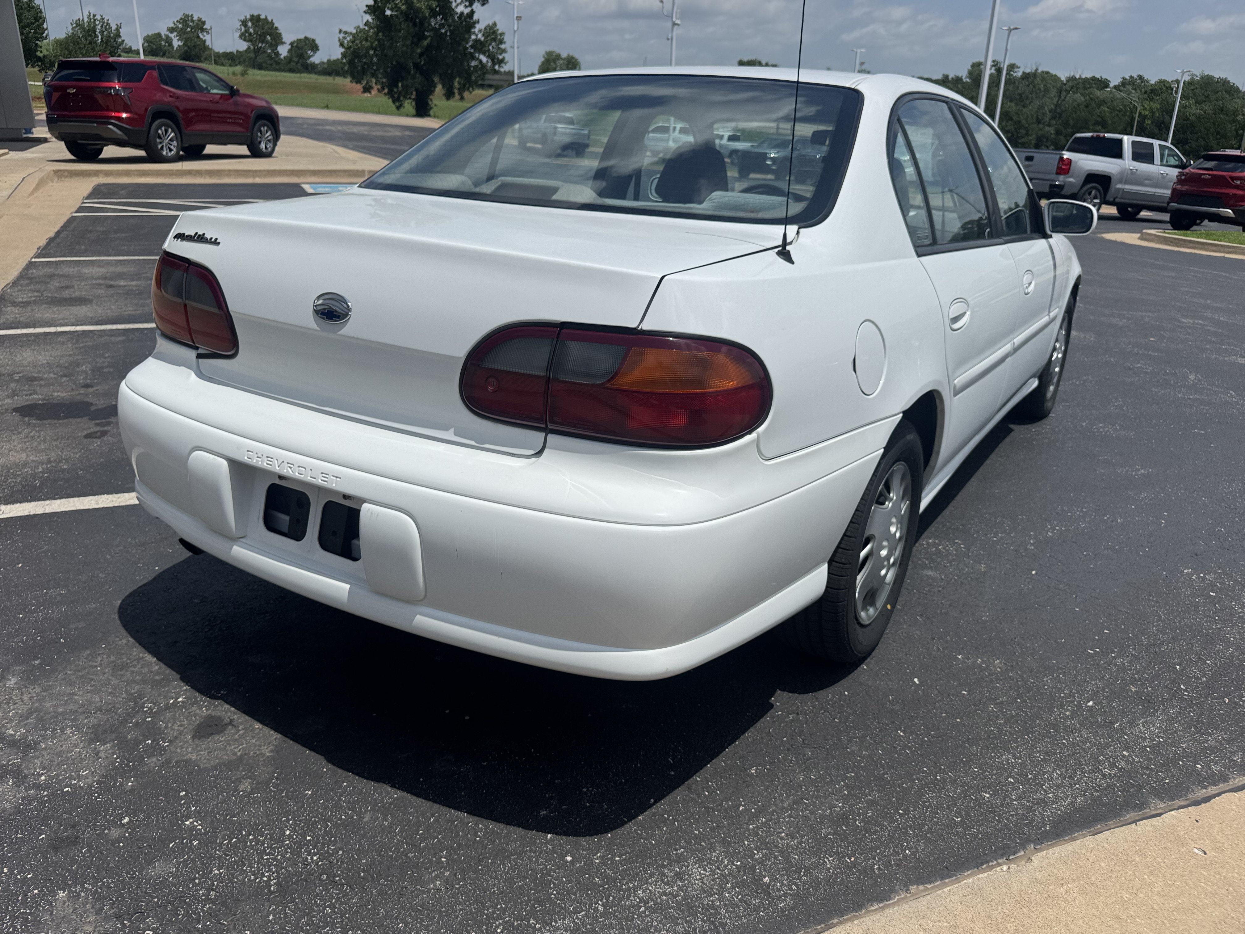 Used 1999 Chevrolet Malibu w/ Preferred Equipment Group 1 FWD image 4