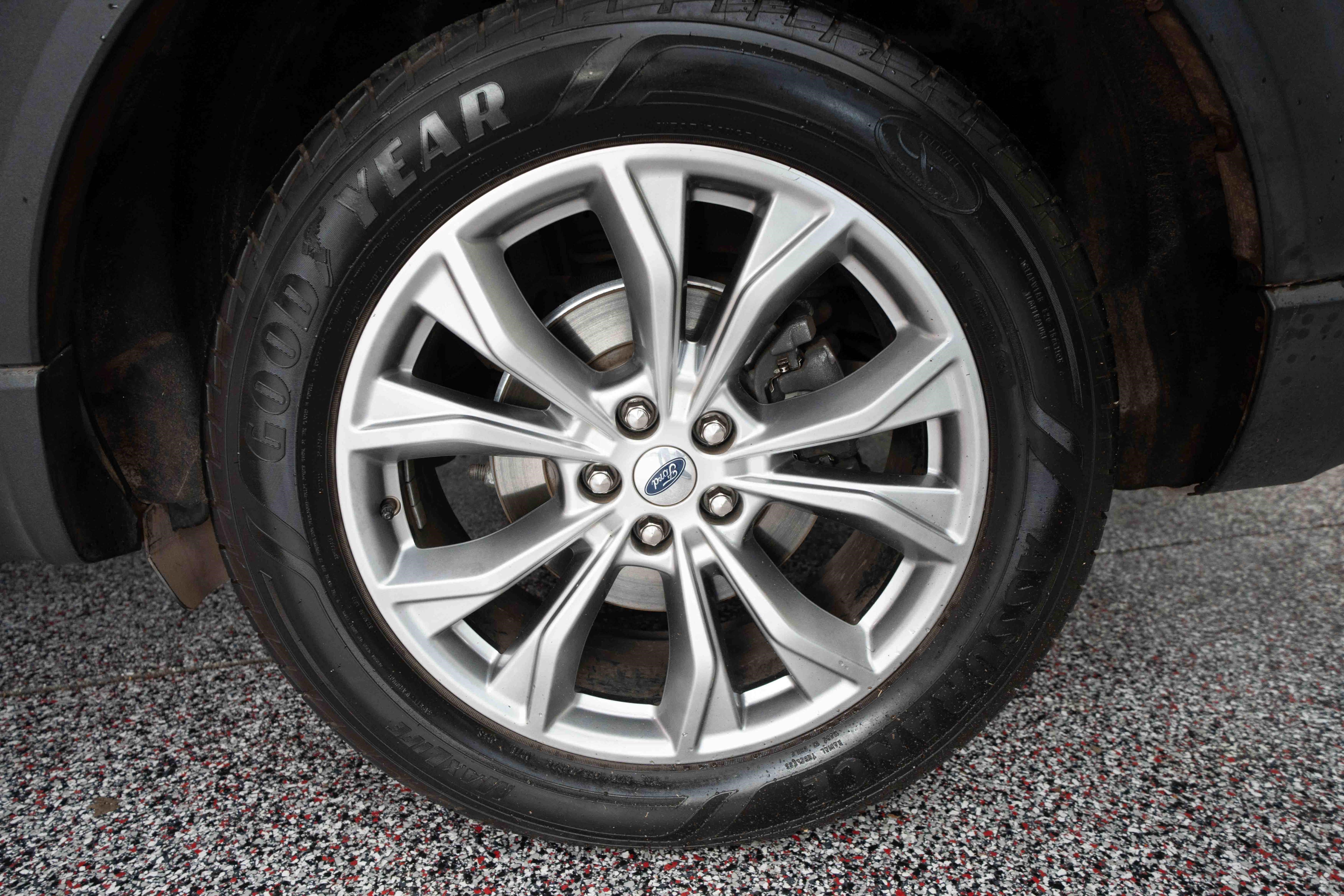 Used 2020 Ford Explorer XLT w/ Equipment Group 202A AWD/4WD image 30