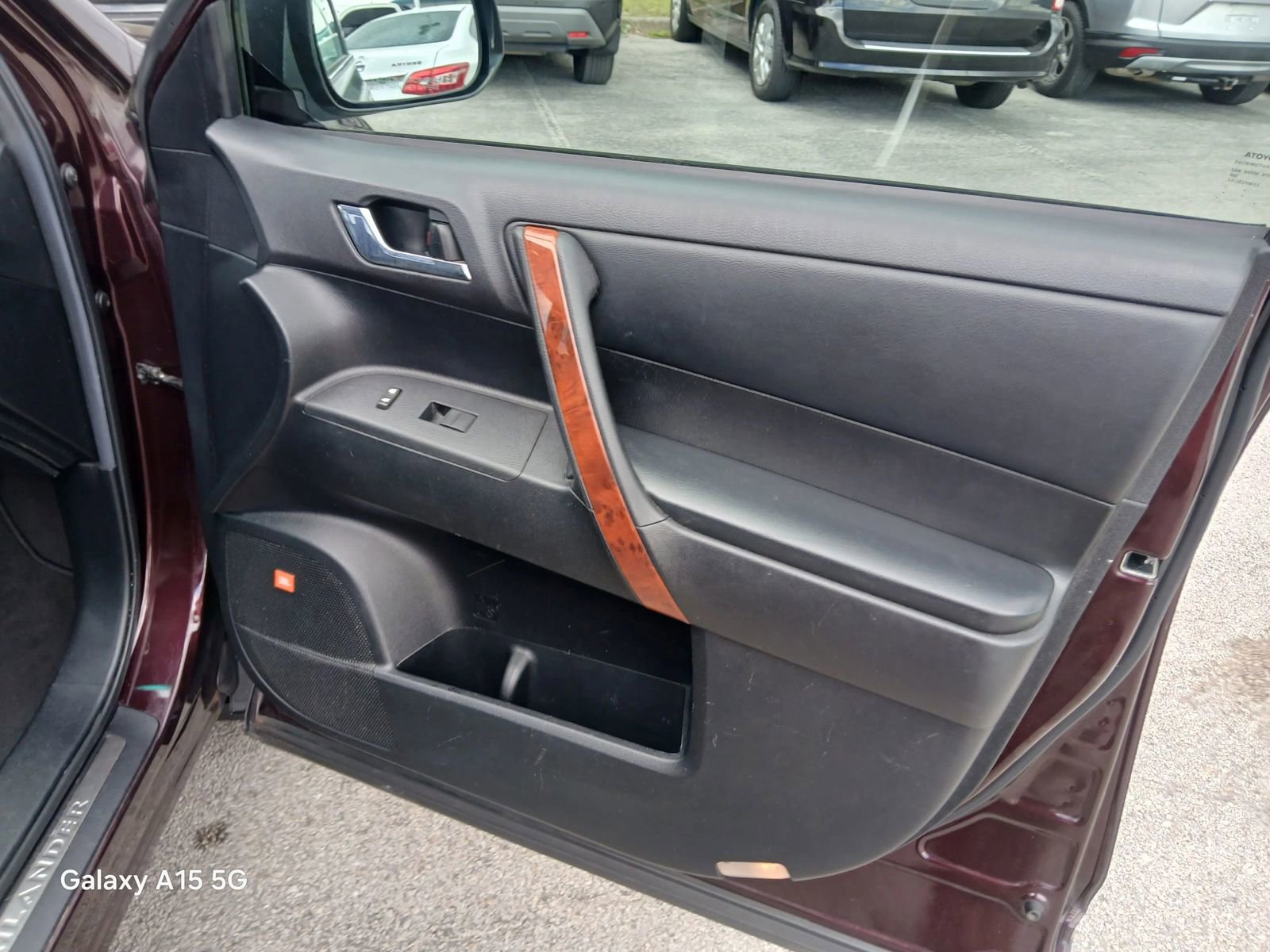 Used 2011 Toyota Highlander Limited w/ Tow Pkg image 15