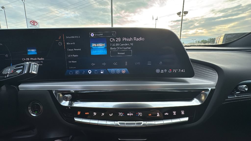 Used 2025 Cadillac Lyriq Luxury AWD/4WD image 20