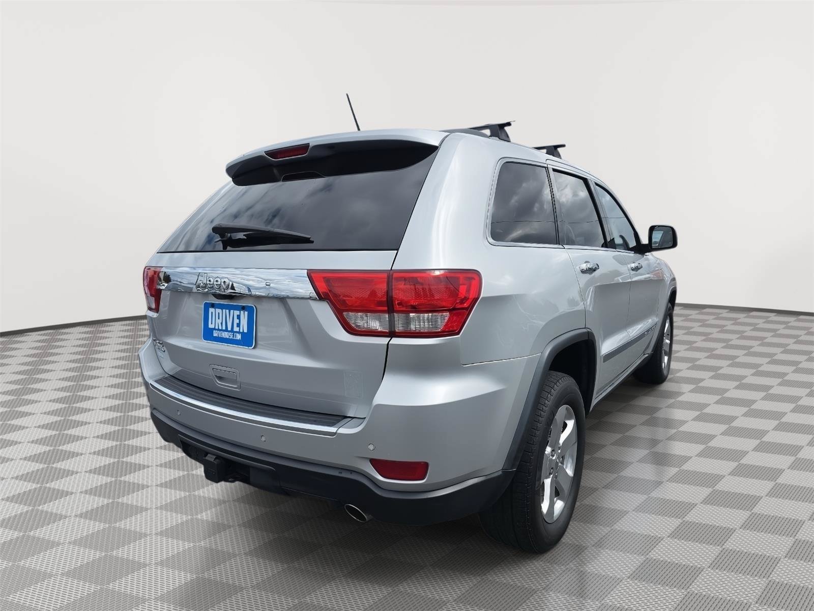 Used 2013 Jeep Grand Cherokee Limited w/ Trailer Tow Group AWD/4WD image 4