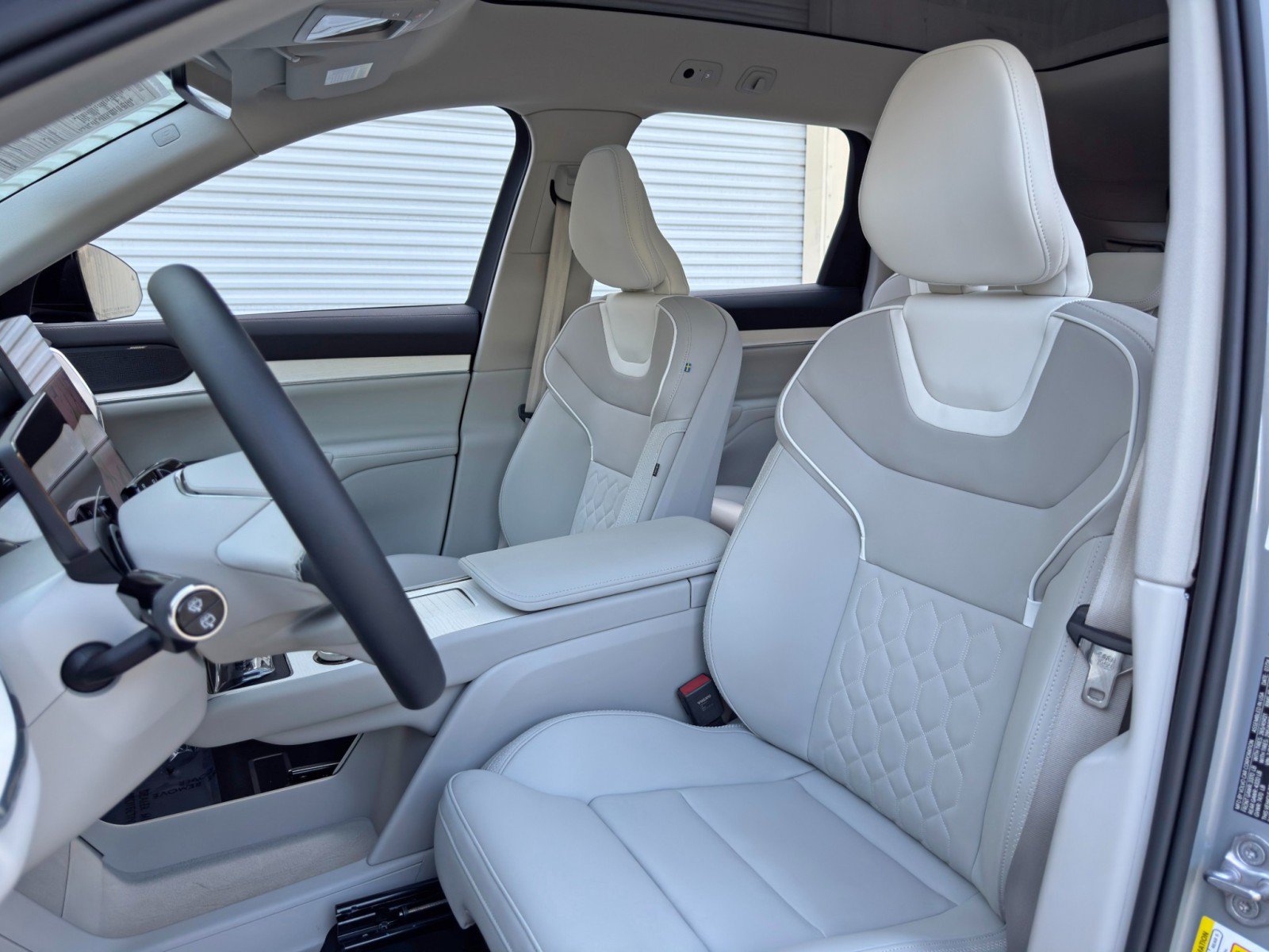 Used 2025 Volvo EX90 Ultra AWD/4WD image 32