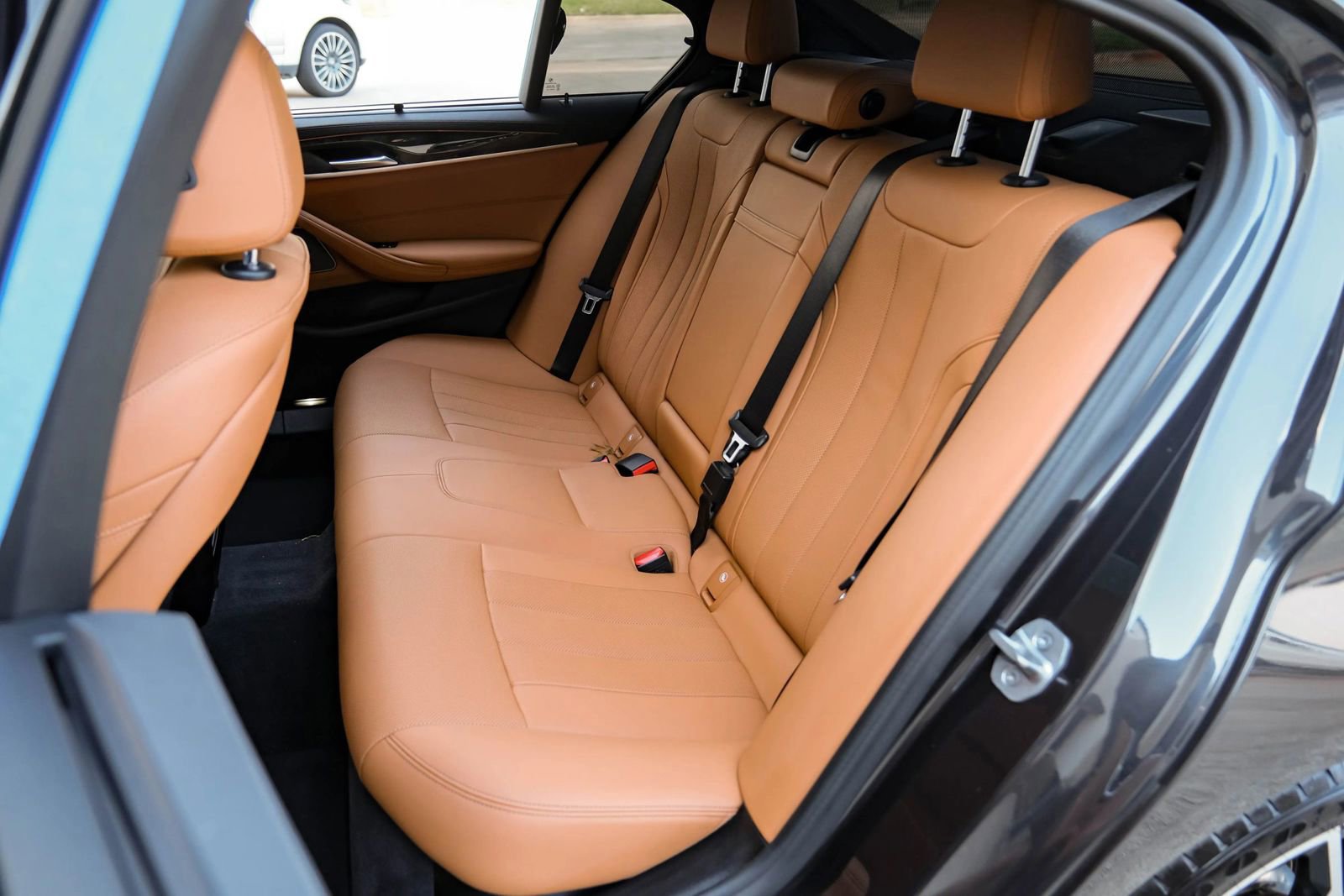 Used 2023 BMW 540i xDrive w/ Executive Package image 49