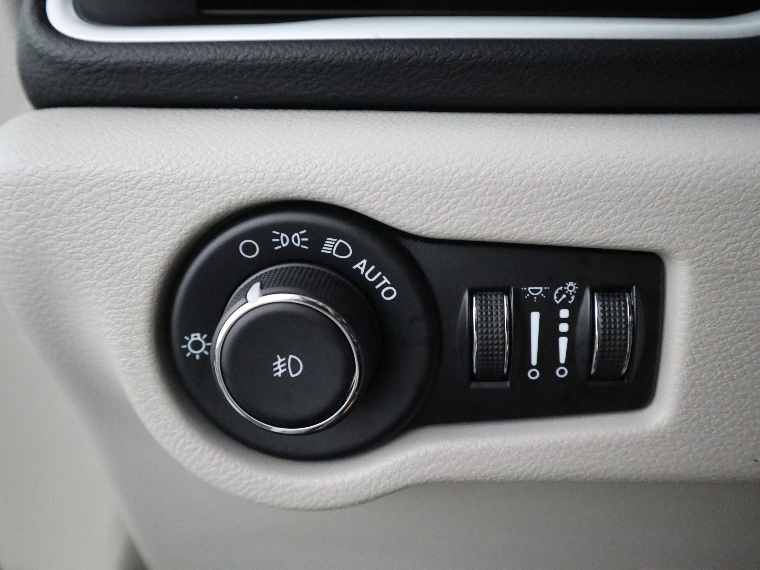 Used 2024 Chrysler Pacifica Touring-L FWD image 29