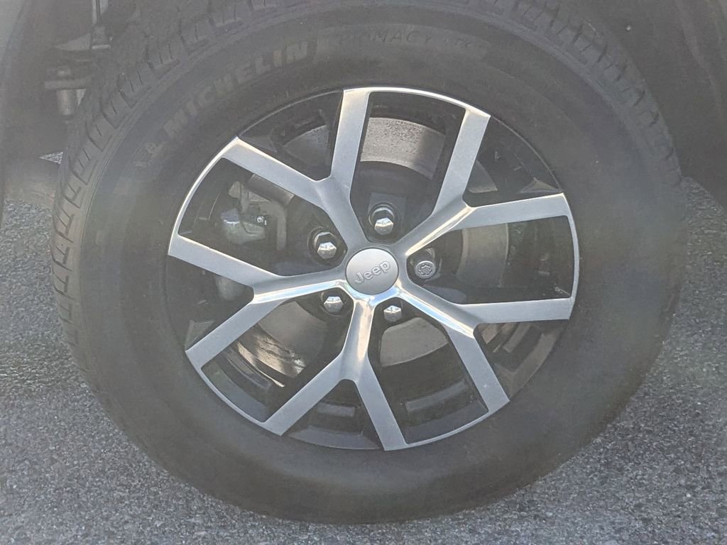 Used 2023 Jeep Grand Cherokee L Limited AWD/4WD image 14