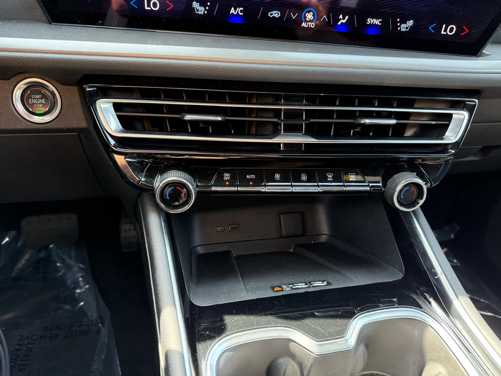 Used 2024 Chevrolet Traverse LT FWD image 20
