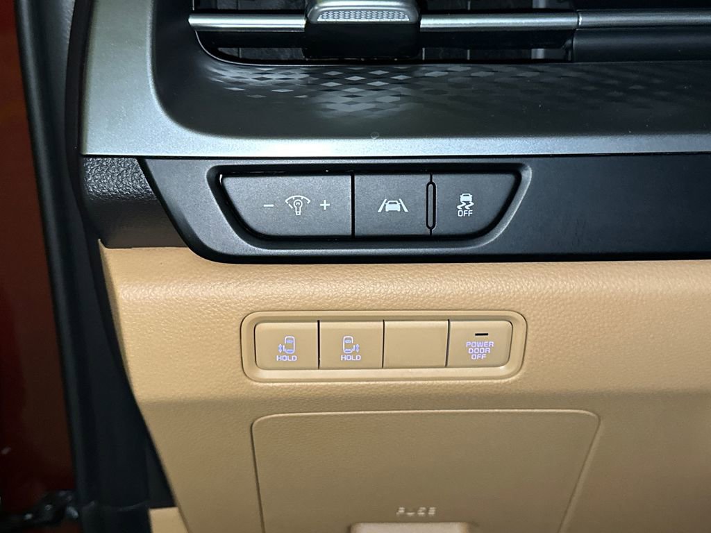 Used 2024 Kia Carnival LX FWD image 18