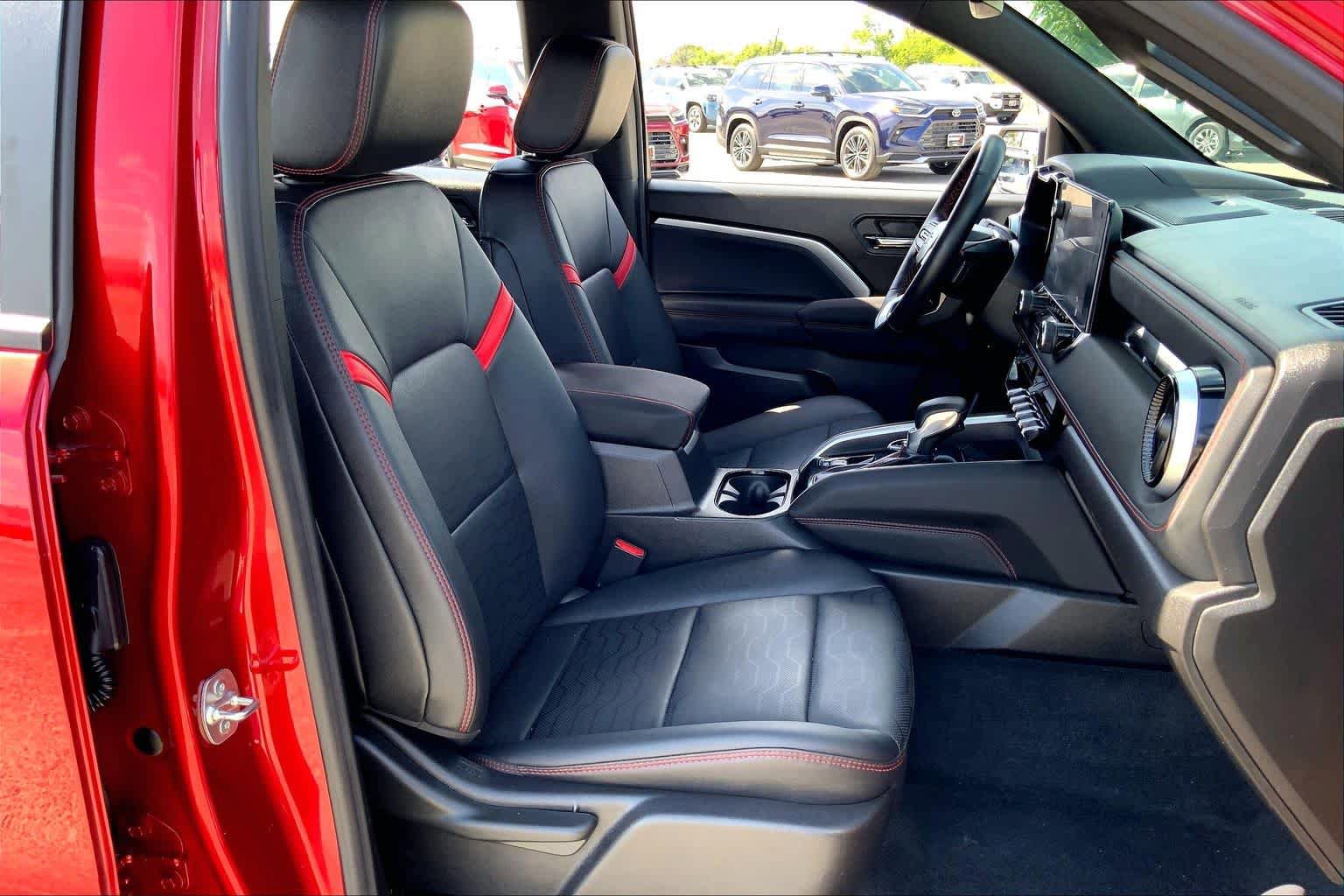 Used 2025 Chevrolet Colorado Z71 w/ Technology Package image 9
