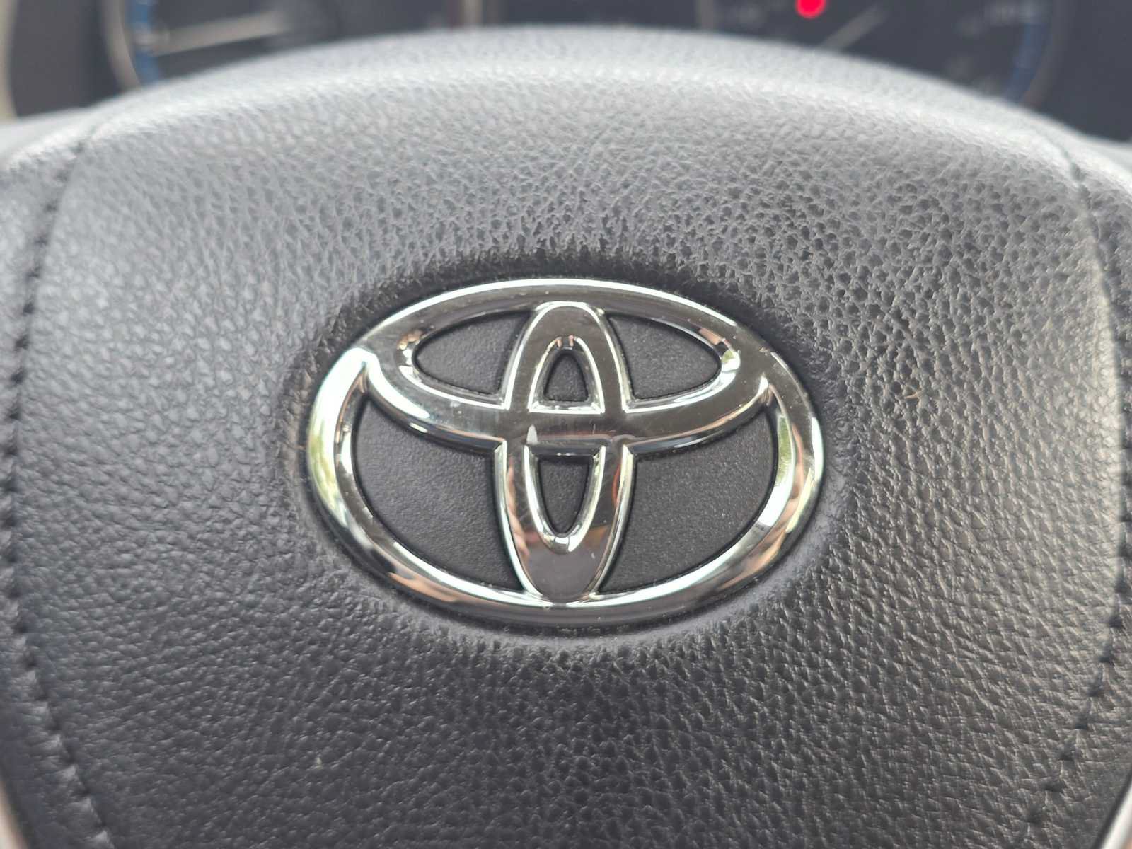 Used 2017 Toyota RAV4 LE w/ All Weather Liner Package AWD/4WD image 31