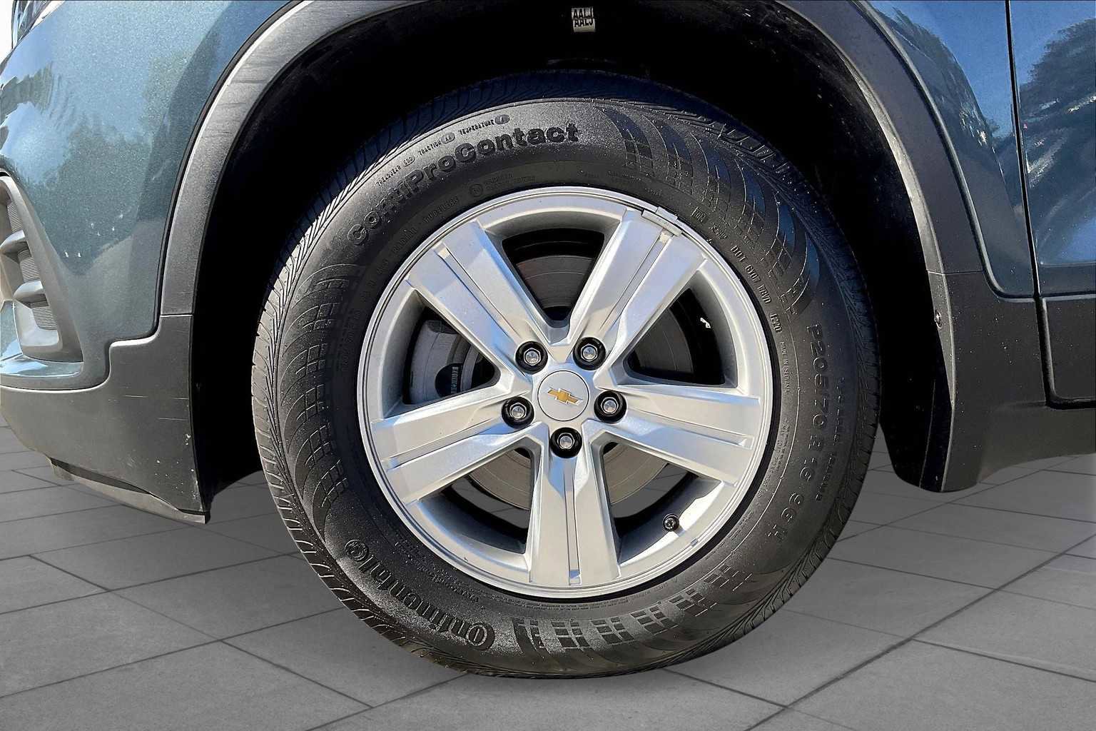 Certified 2021 Chevrolet Trax LT w/ Driver Confidence Package image 9