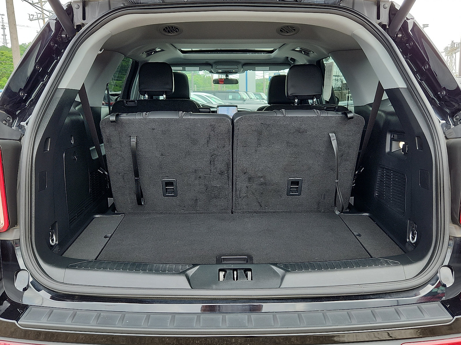 Used 2023 Ford Explorer XLT w/ Equipment Group 202A AWD/4WD image 28