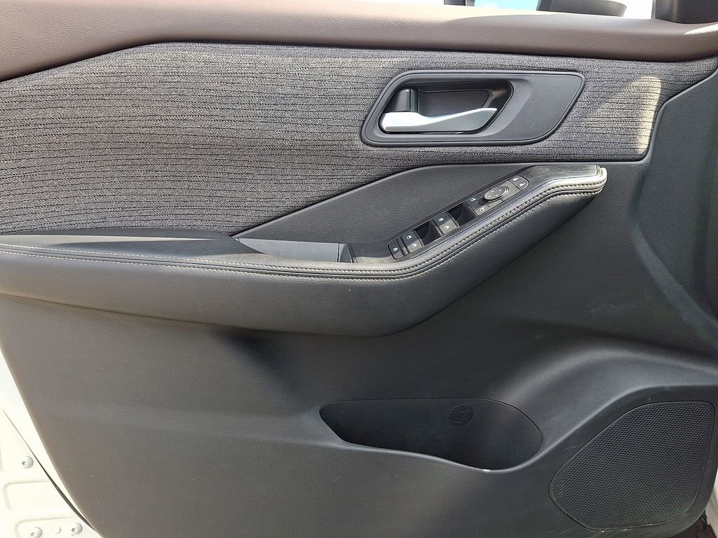 Certified 2023 Nissan Rogue SV AWD/4WD image 15