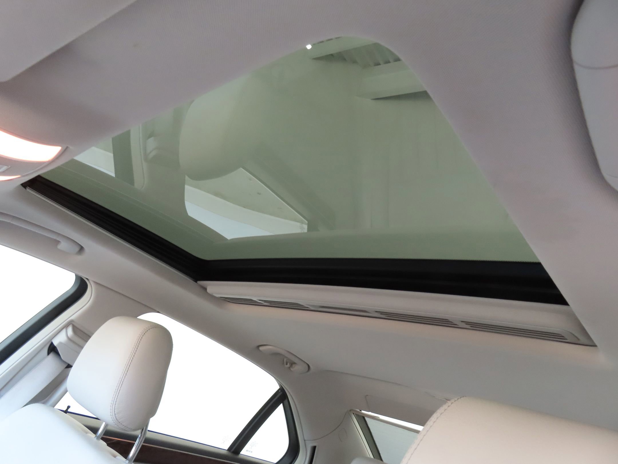 Used 2014 Mercedes-Benz E 350 4MATIC Sedan image 21