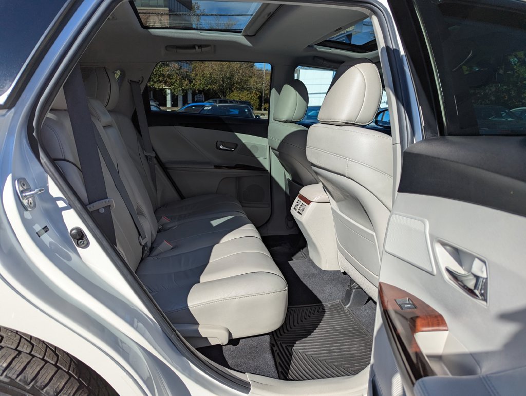 Used 2011 Toyota Venza AWD w/ Premium Pkg #2 image 40