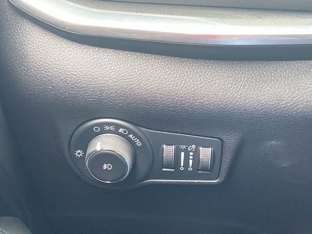 Used 2024 Jeep Compass Limited image 13