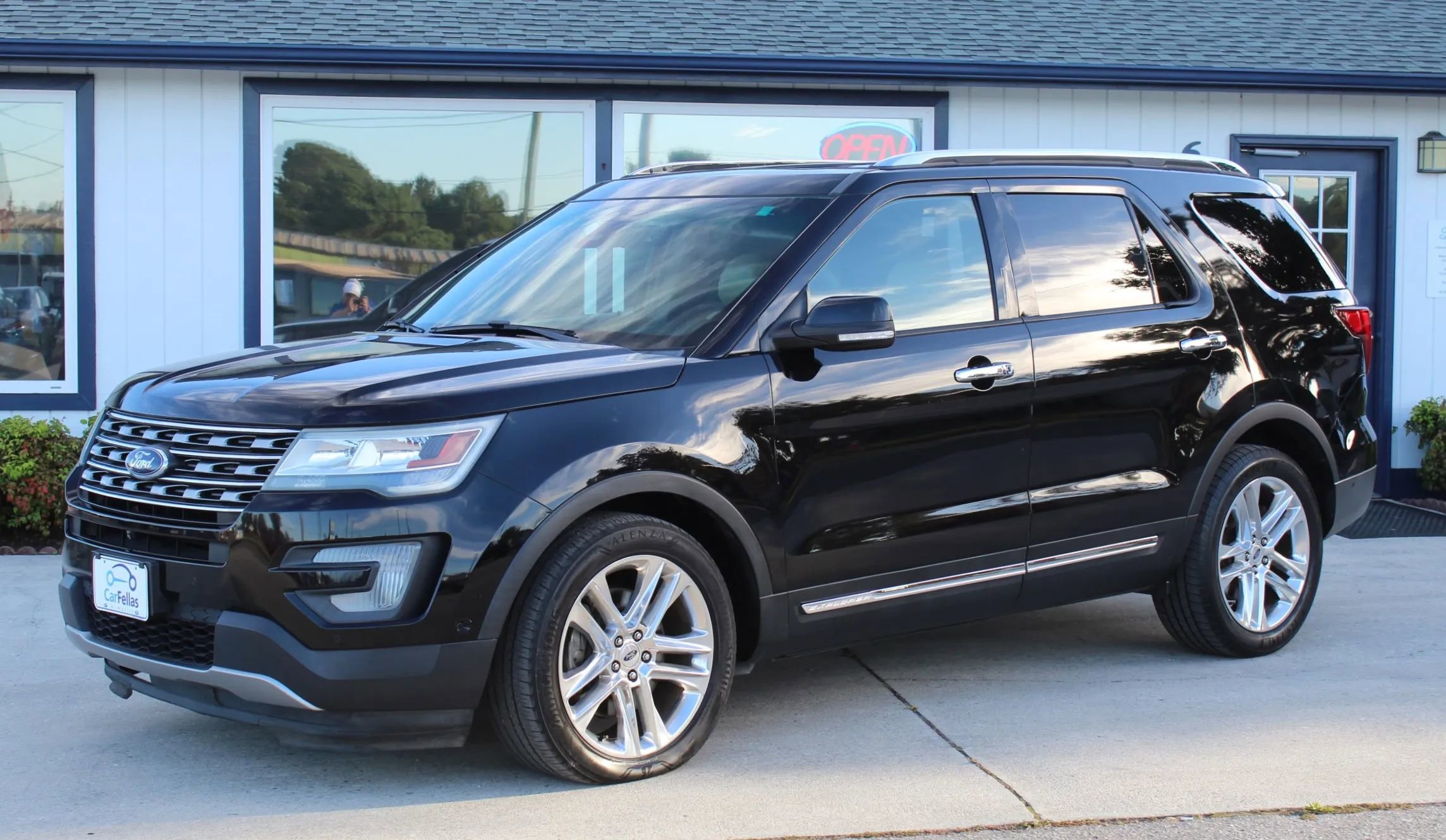 Used 2017 Ford Explorer Limited w/ Equipment Group 301A image 1
