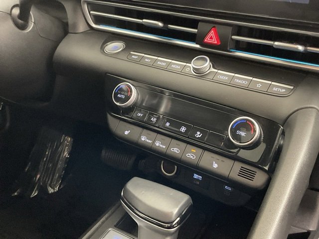 Used 2025 Hyundai Elantra SEL image 18