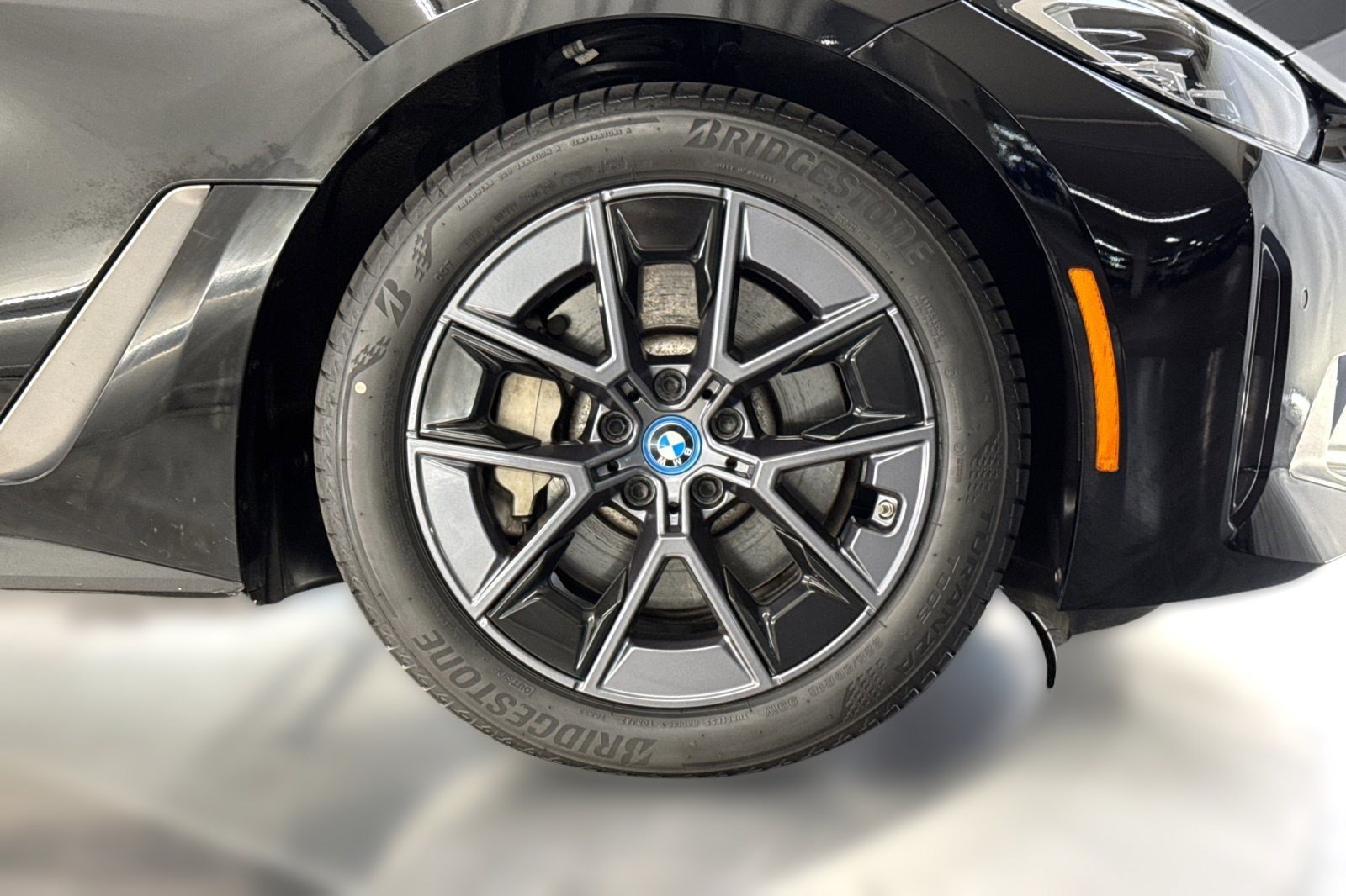 Used 2023 BMW i4 eDrive35 w/ Premium Package RWD image 11