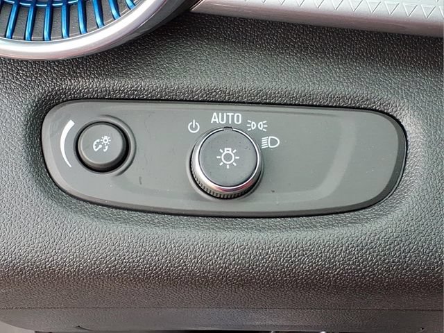 Used 2025 Chevrolet Trax LT w/ Driver Confidence Package FWD image 17