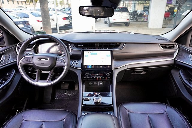 Certified 2023 Jeep Grand Cherokee Limited image 18