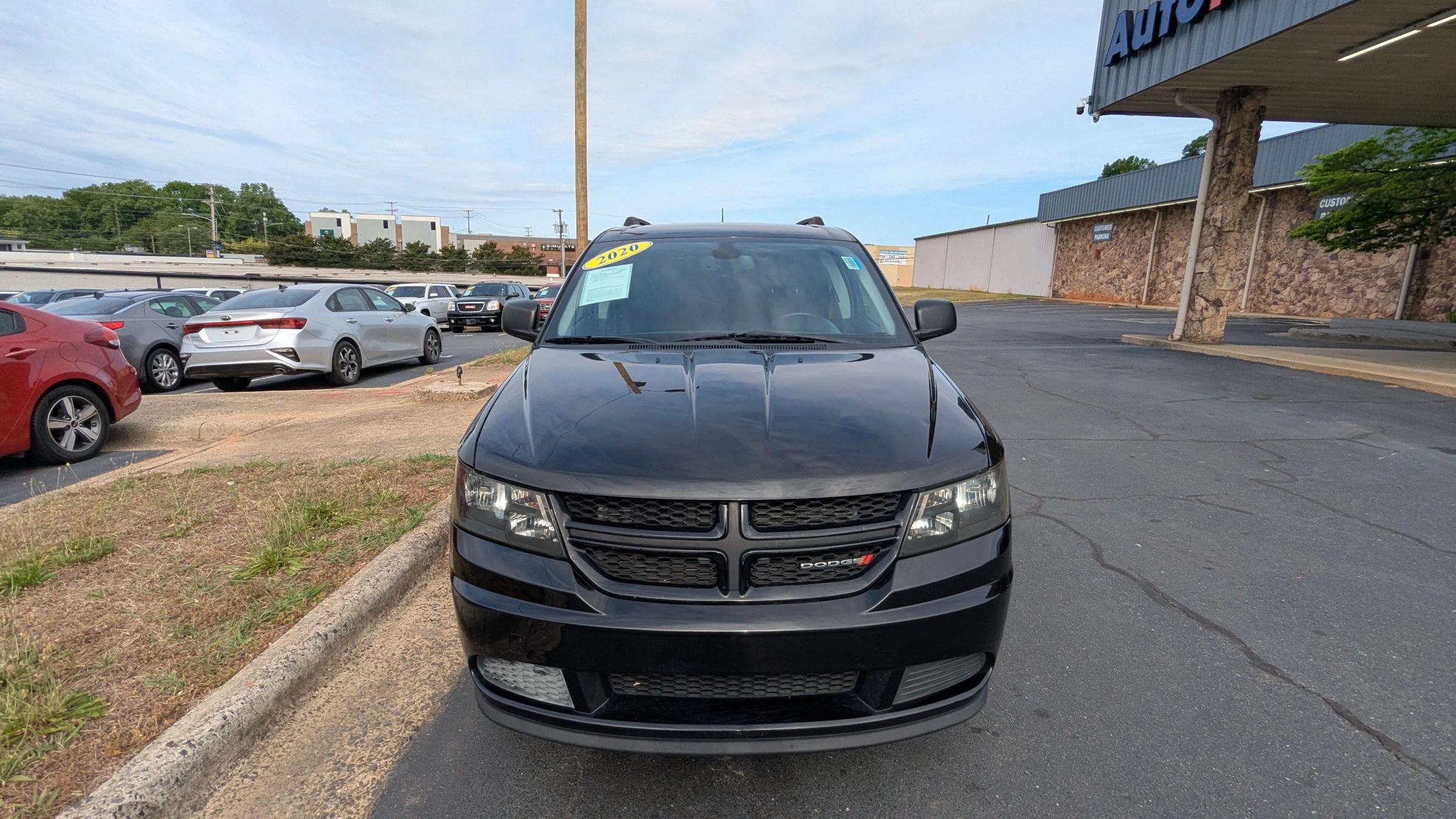 Used 2020 Dodge Journey SE w/ Blacktop Package FWD image 2
