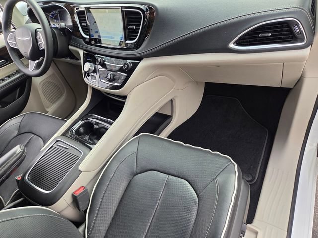 Used 2023 Chrysler Pacifica Limited FWD image 18