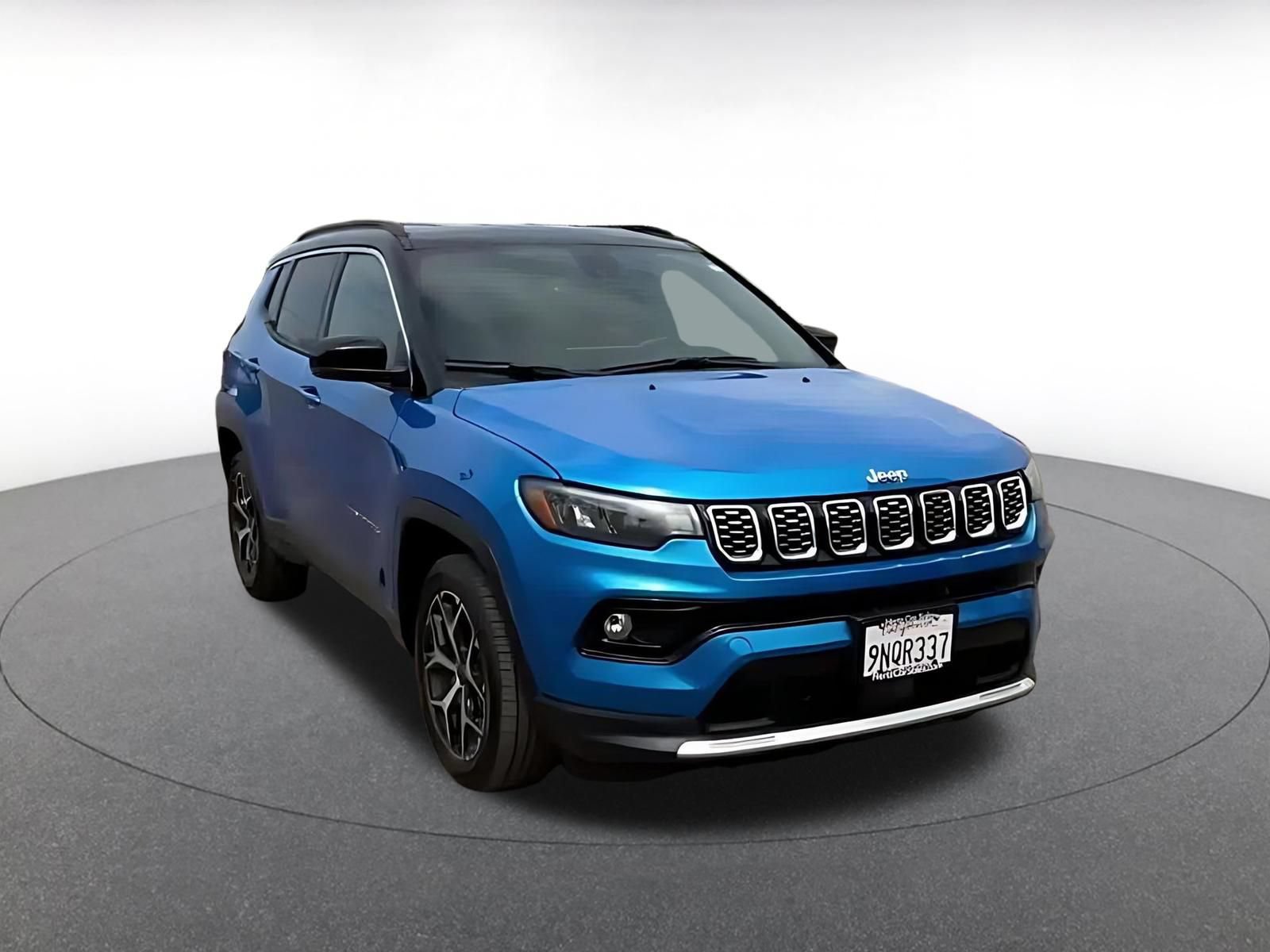 Used 2025 Jeep Compass Limited AWD/4WD image 3