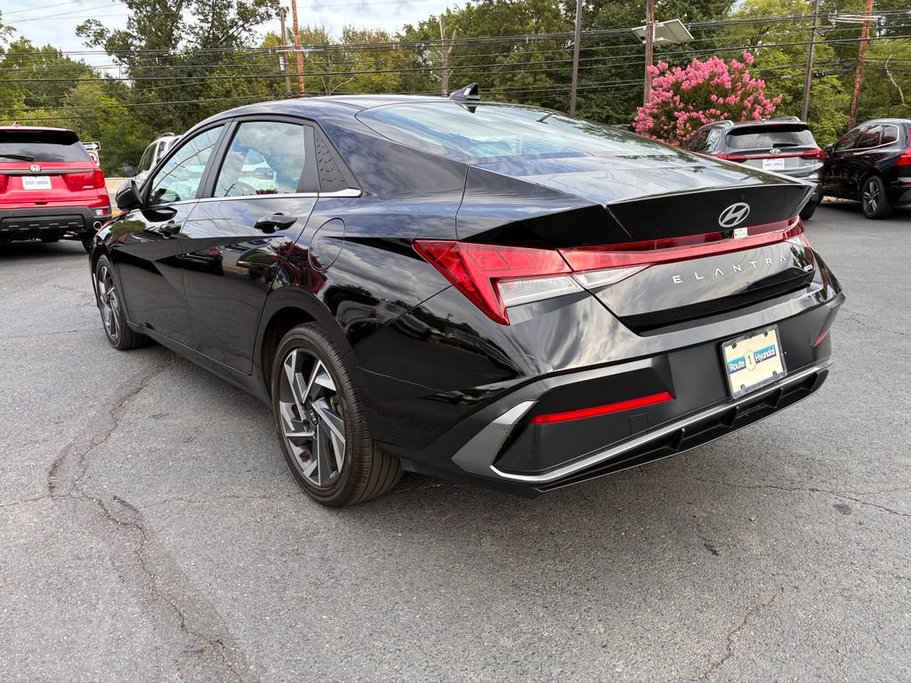 Used 2025 Hyundai Elantra Limited w/ Cargo Package FWD image 5
