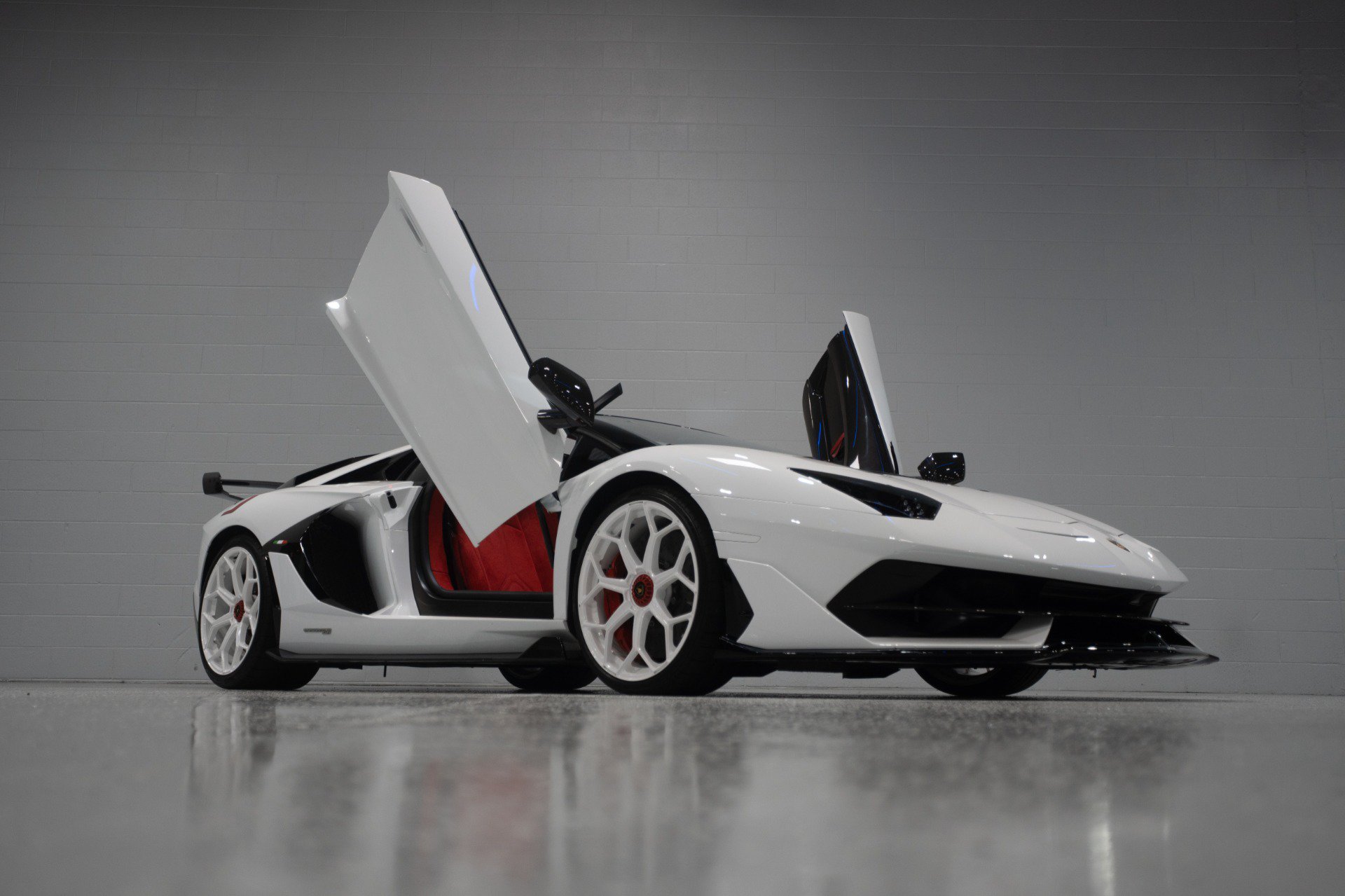 Used 2020 Lamborghini Aventador SVJ AWD/4WD image 63