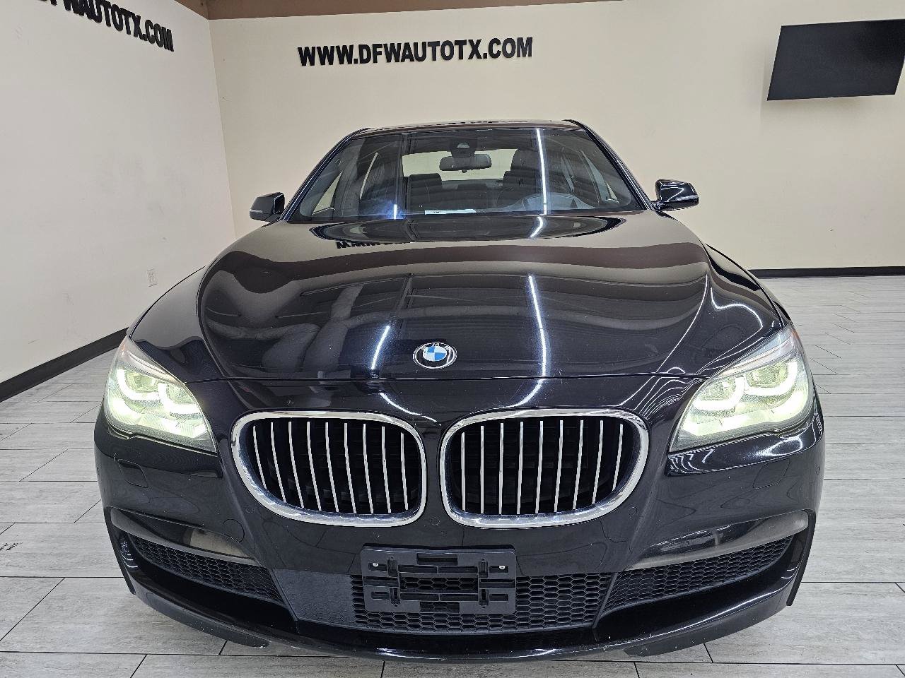 Used 2015 BMW 750i w/ M Sport Edition RWD image 3