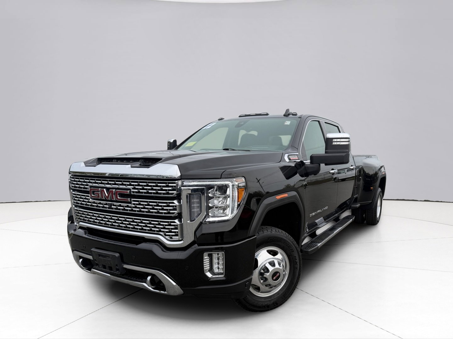 Used 2022 GMC Sierra 3500 Denali w/ Denali Ultimate Package AWD/4WD image 1