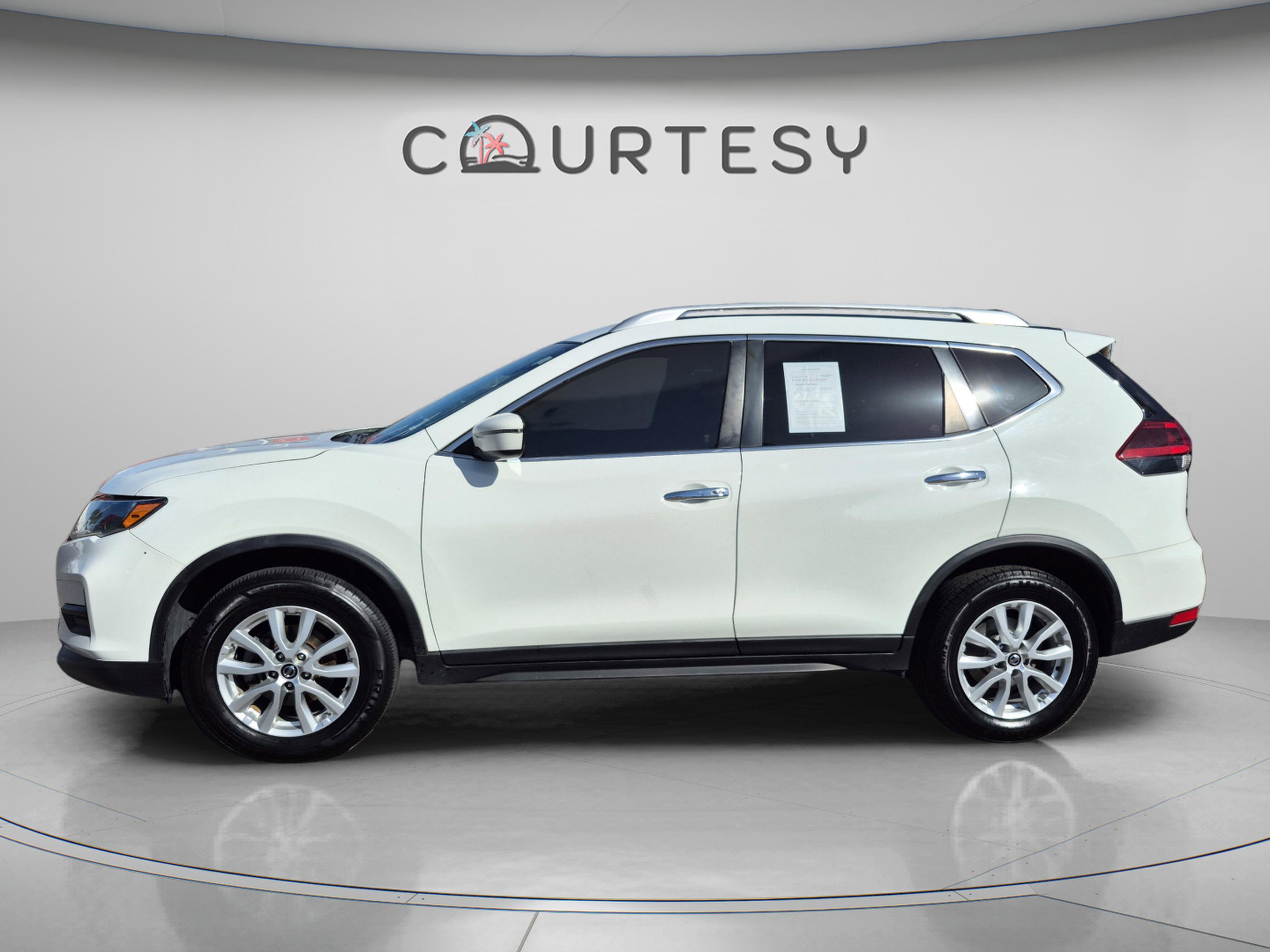 Used 2020 Nissan Rogue SV AWD/4WD image 2