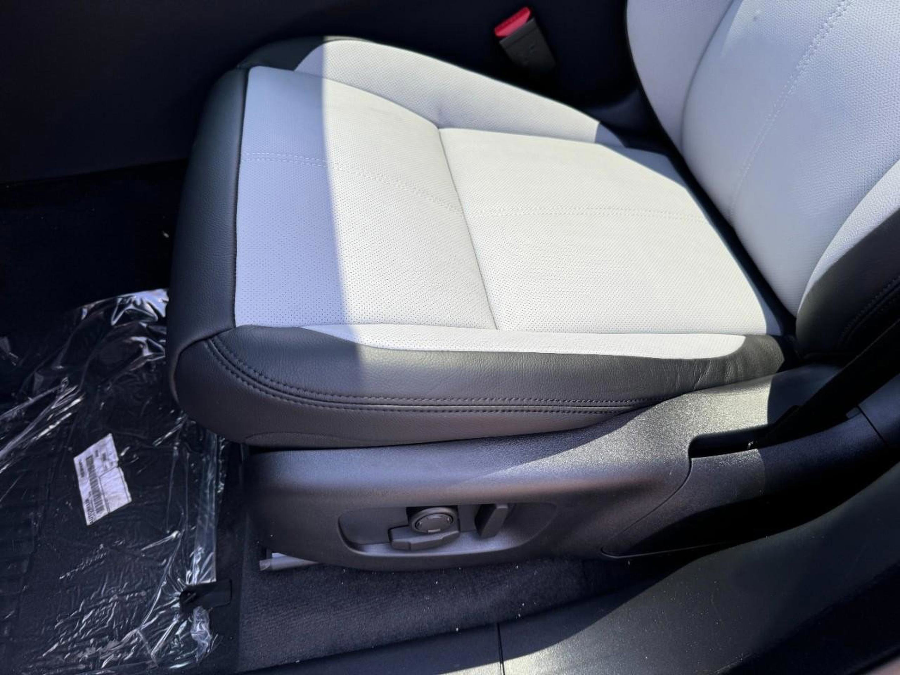 Used 2026 Land Rover Range Rover Velar Dynamic SE image 24