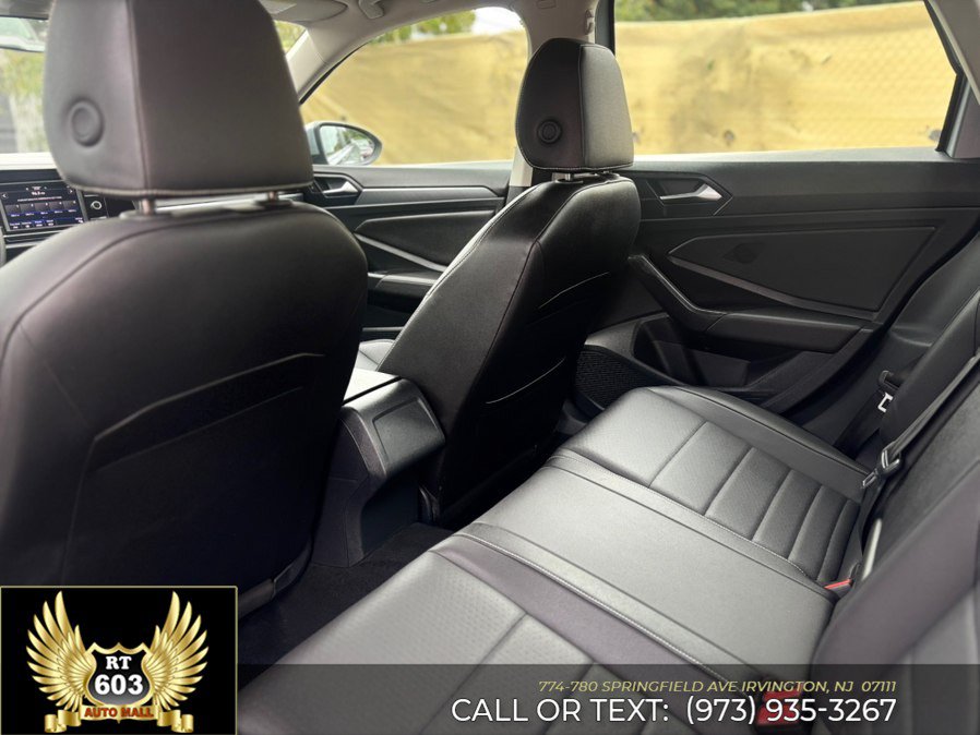 Used 2024 Volkswagen Jetta SE FWD image 8