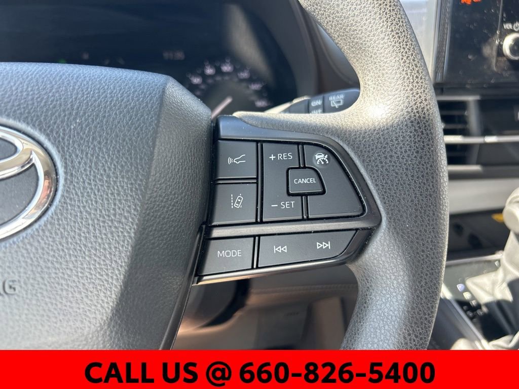 Used 2025 Toyota Sienna LE image 21