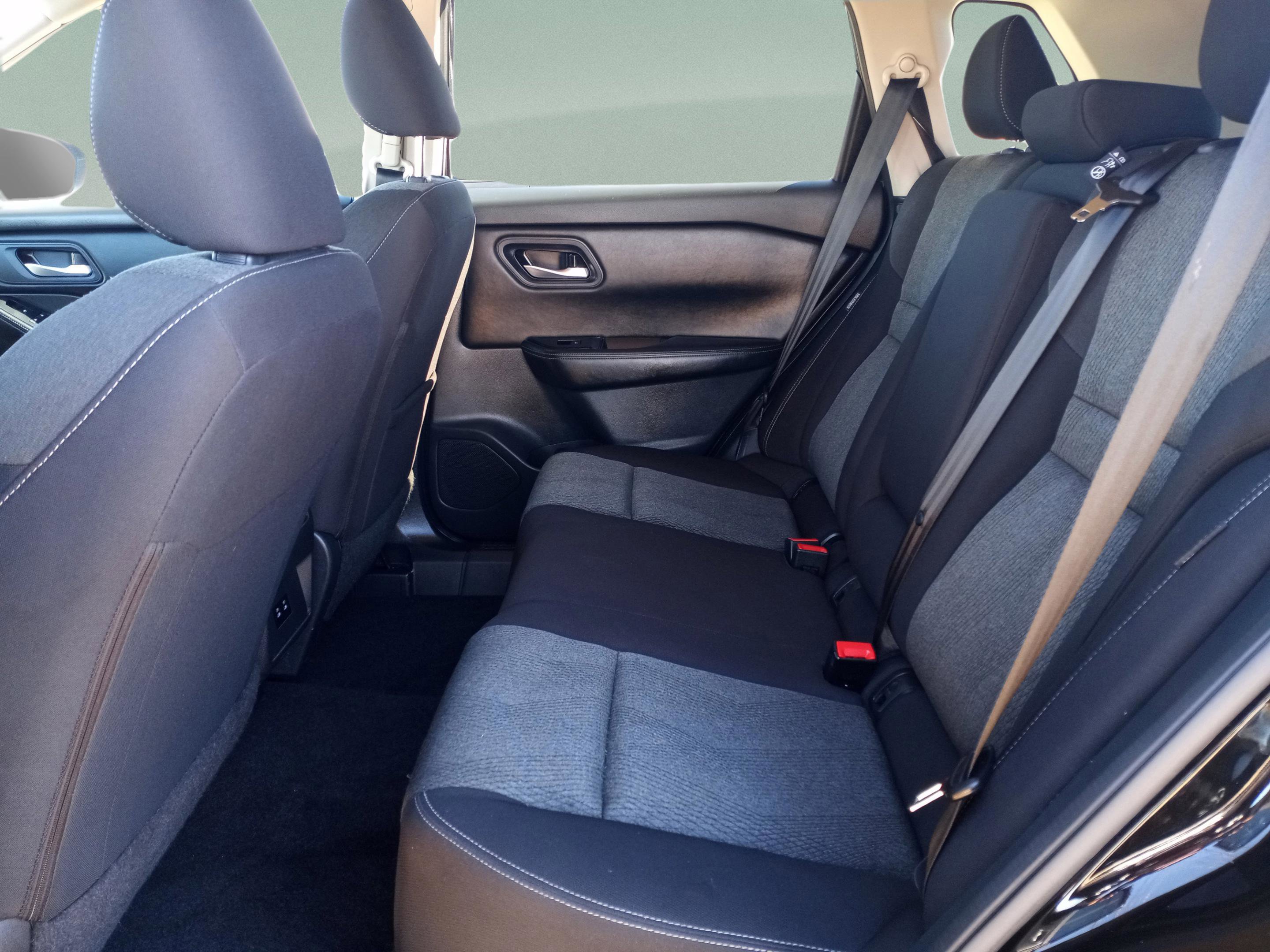 Used 2024 Nissan Rogue SV image 23