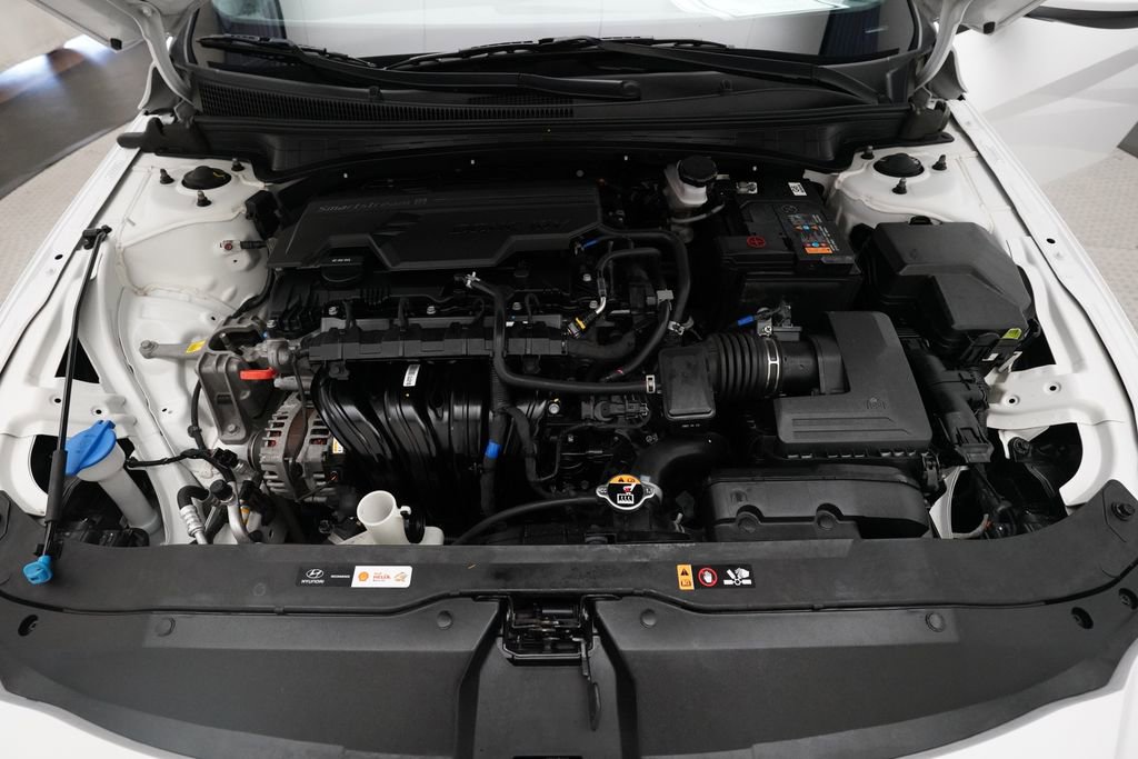 Used 2024 Hyundai Elantra SEL FWD image 3