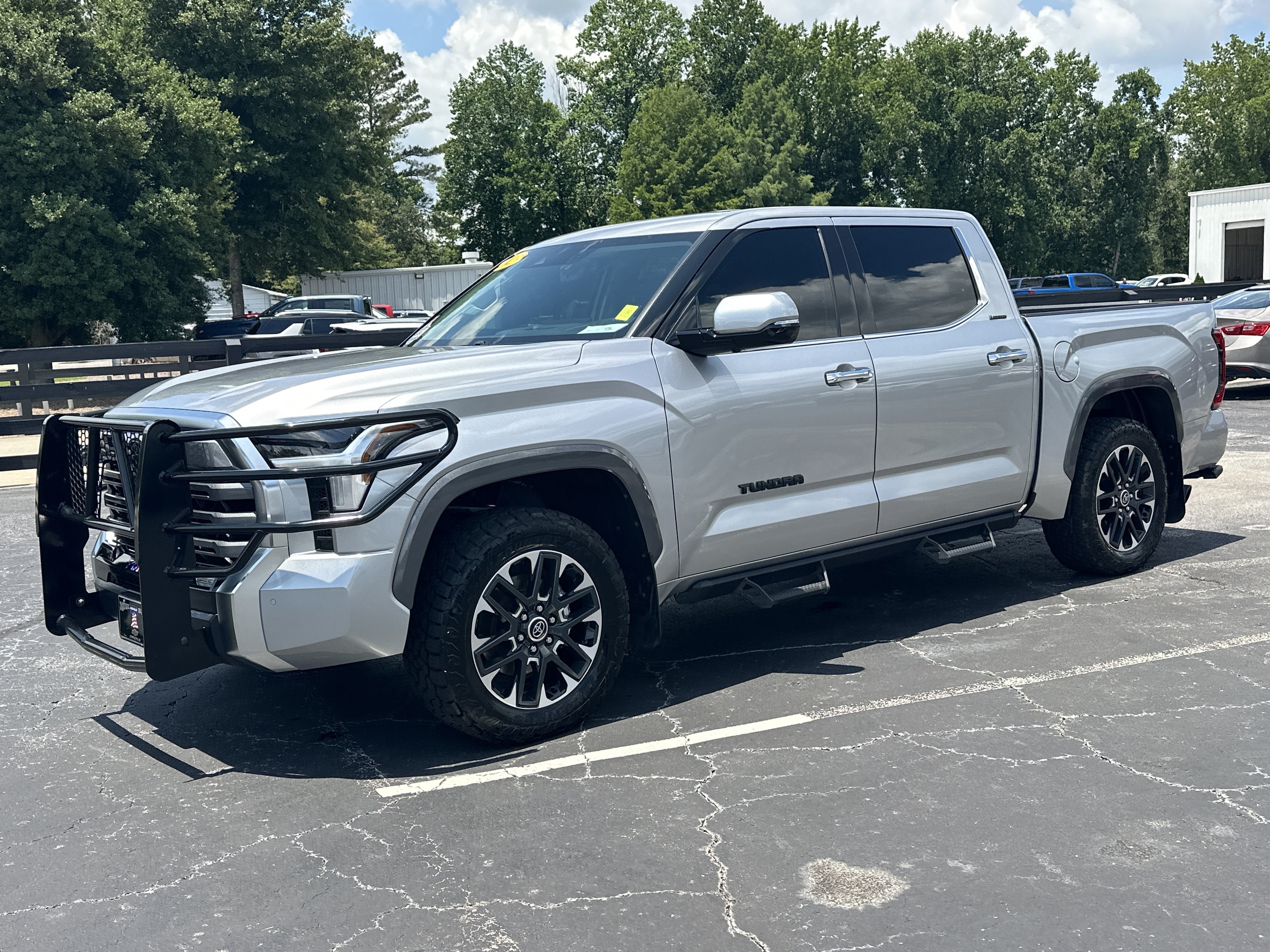 Used 2023 Toyota Tundra Limited AWD/4WD image 4