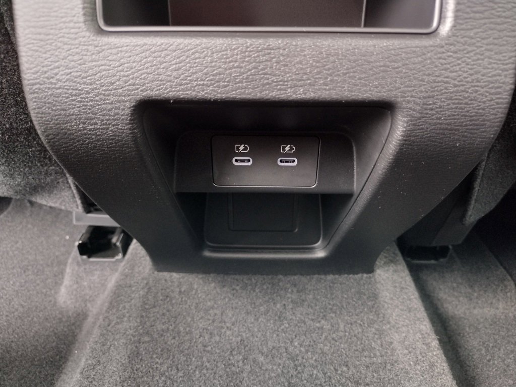 New 2025 Mitsubishi Outlander SE image 25