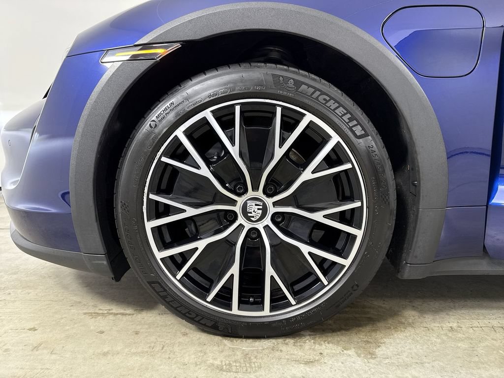 Certified 2023 Porsche Taycan 4 Cross Turismo AWD/4WD image 13