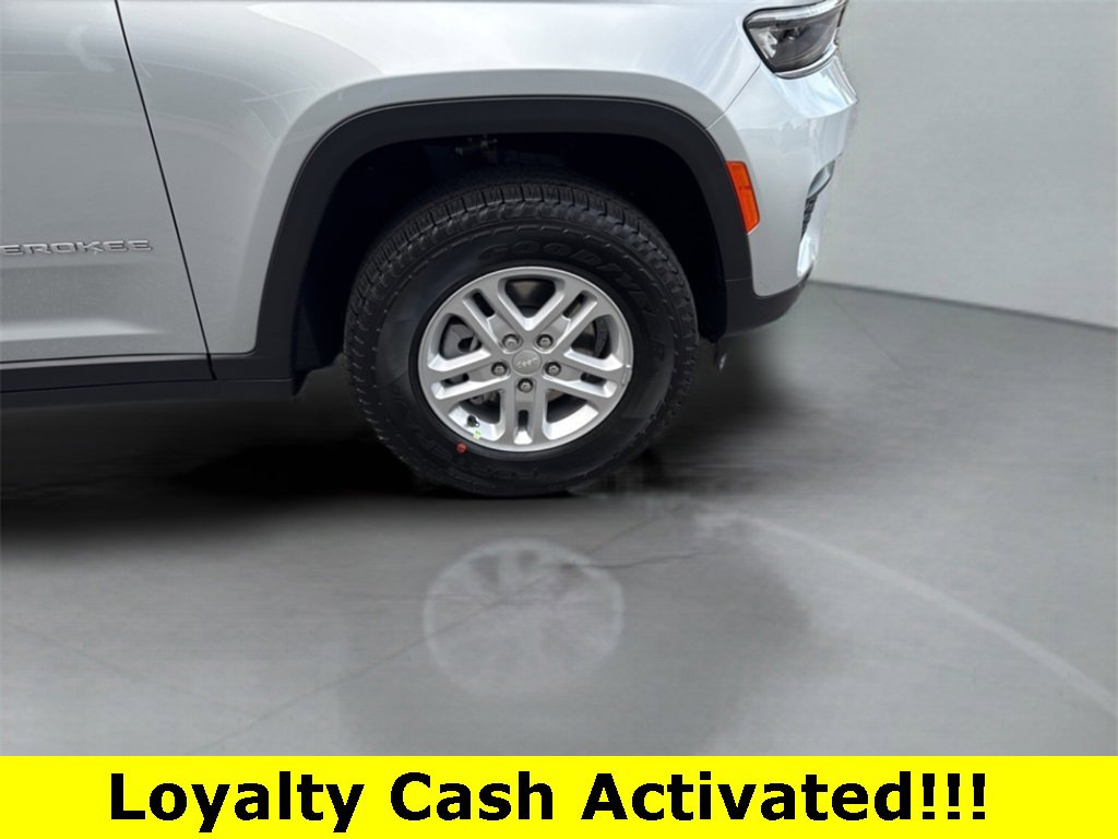 New 2025 Jeep Grand Cherokee Laredo w/ Trailer Tow Package image 25